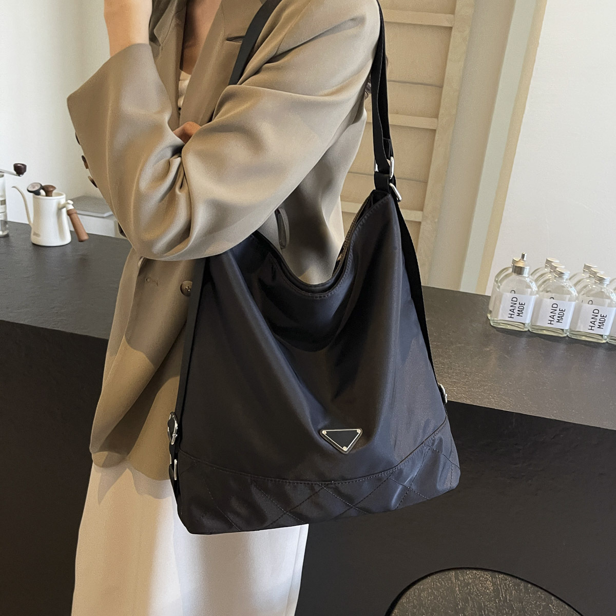 Simple commuting tote bag for women large capacity casual backpack fashion trendy multifunctional high-end crossbody backpack
